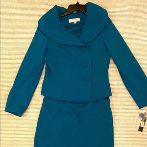 NWT Blue Green Womens Tahari Suit